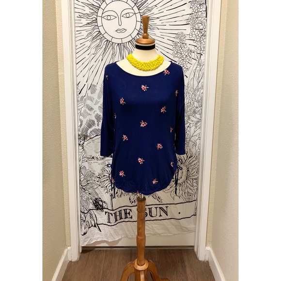 π Amazing flower embroidery top - Picture 2 of 12